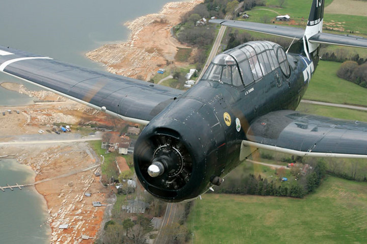 suc manh dang so cua may bay cuong kich avenger