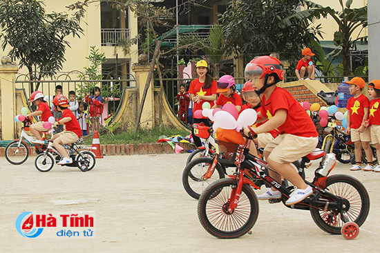 be cuoi tit mat voi ngay hoi the duc the thao