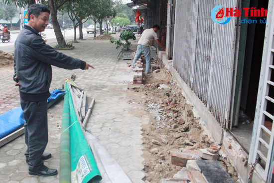 nguoi dan thach quy tu pha do cac cong trinh lan chiem via he