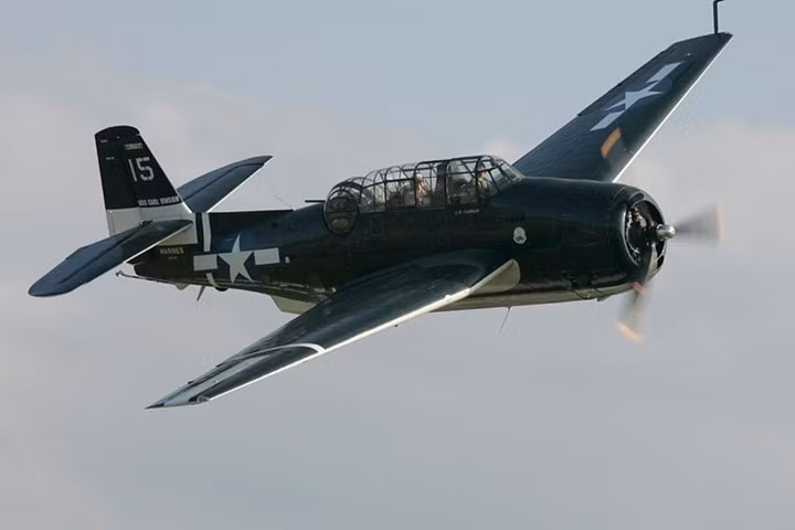 suc manh dang so cua may bay cuong kich avenger