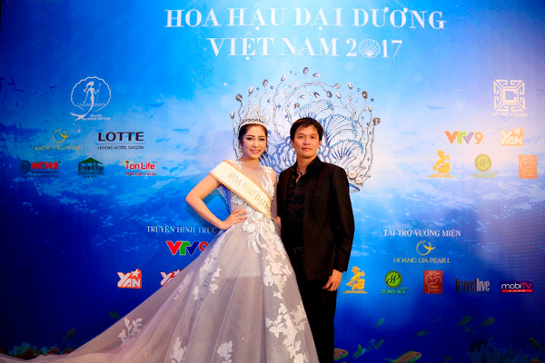 my nhan viet dep tinh te voi trang suc ngoc trai