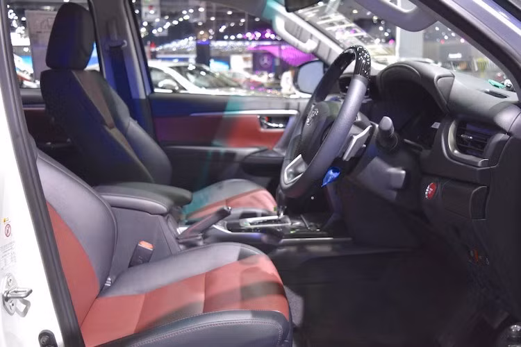 soi toyota fortuner ban the thao gia tu 1 08 ty dong