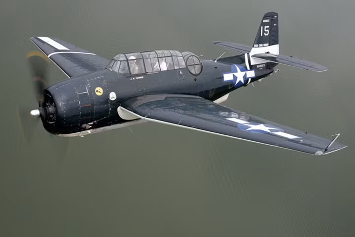 suc manh dang so cua may bay cuong kich avenger