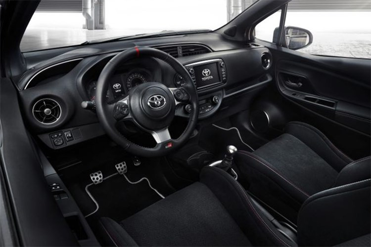 toyota yaris 2018 tre trung nang dong va the thao hon