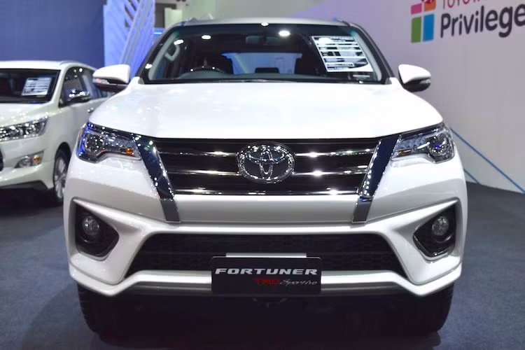 soi toyota fortuner ban the thao gia tu 1 08 ty dong