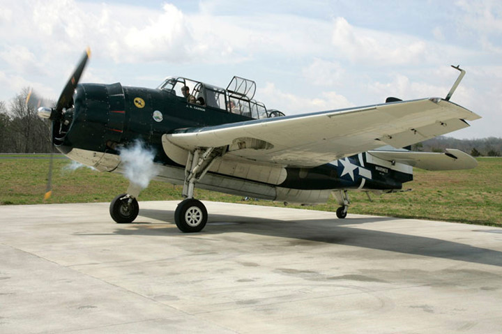 suc manh dang so cua may bay cuong kich avenger