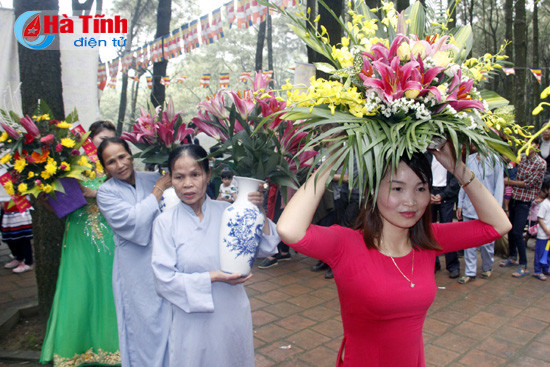 nao nuc le hoi chua chan tien