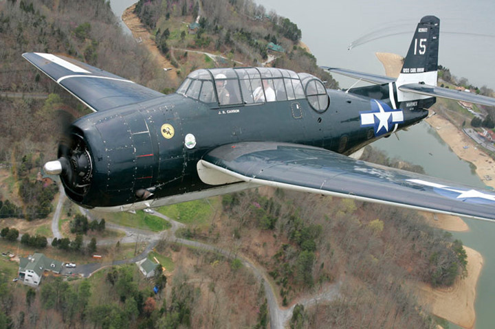 suc manh dang so cua may bay cuong kich avenger