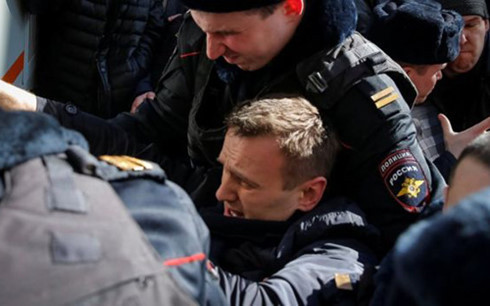 nga bat giu lanh dao phe doi lap navalny cung hang tram nguoi khac