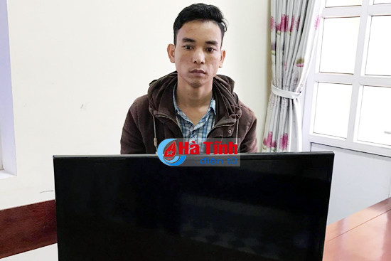 chui gam giuong trom tivi nha hang xom