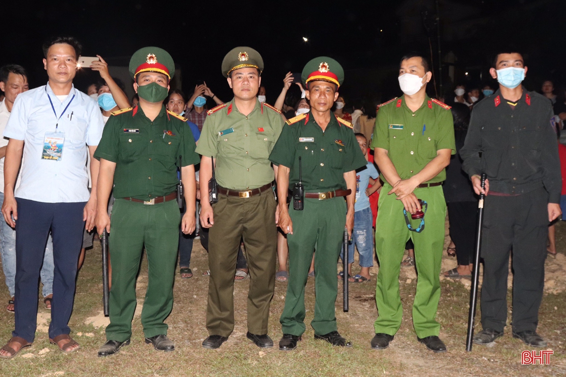 Rực rỡ đêm hoa đăng khinh khí cầu chào mừng SEA Games 31 ở Hà Tĩnh