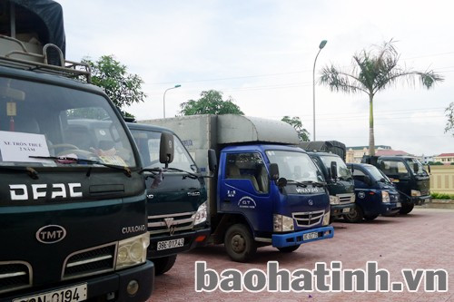Đoàn kiểm tra liên ngành TP. Hà Tĩnh tạm giữ 30 xe ô tô nợ đọng thuế vận tải
