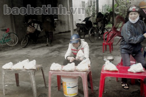 Gia cầm giết mổ chưa qua kiểm dịch vẫn được bày bán tràn lan tại khu vực chợ Vườn Ươm (Tp Hà Tĩnh)