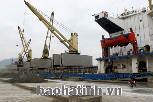 Bốc Clanhke tại Cảng Vũng Áng