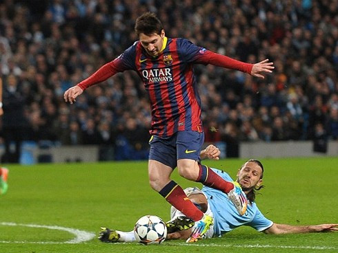 Pha phạm lỗi tạo nên bước ngoặt trận cầu hôm qua hứa hẹn sẽ còn gây tranh cãi trong vài ngày tới.