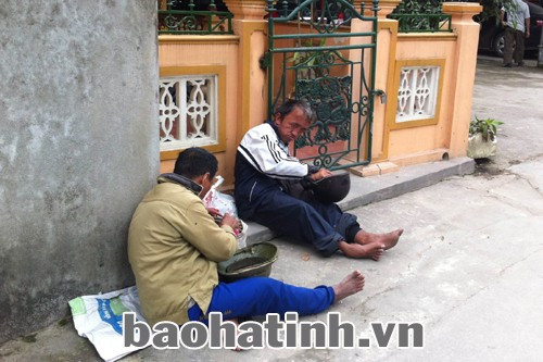 Nạn ăn xin tại đền Chợ Củi Nạn ăn xin tại đền Chợ Củi