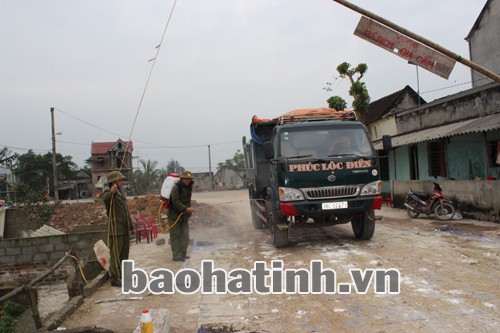 Cẩm Xuyên tập trung khống chế dịch cúm gia cầm H5N1 ảnh 2