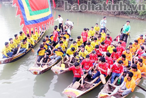 Lễ hội đua thuyền ở Trung Lương