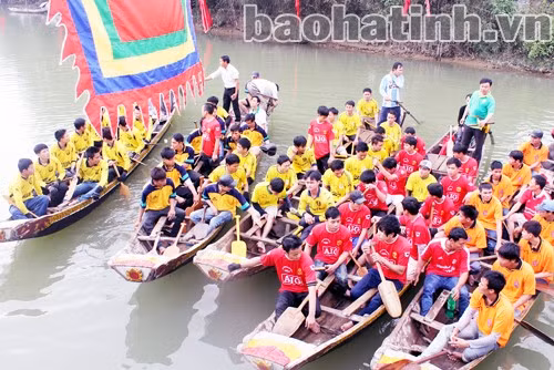 Lễ hội đua thuyền ở Trung Lương