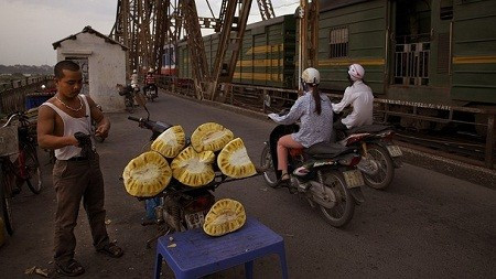 Người bán sầu riêng (Ảnh: Michael Stone)