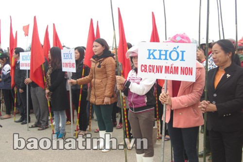 Ra quân trồng cây đầu năm