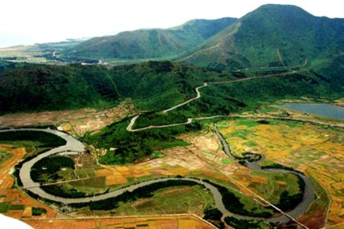 Thắng cảnh kỳ vĩ, tươi đẹp của Hoành Sơn Quan - đèo Ngang vẫn vẹn nguyên với “cỏ cây chen đá, lá chen hoa” Toàn cảnh đèo Ngang - ảnh: GoogleMap