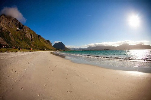 Lofoten cũng là nơi mặt trời chiếu sáng 24 giờ từ cuối tháng 5 đến giữa tháng 7 hàng năm. Ảnh: Mei Toleido/Flickr