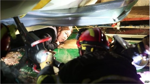 Nỗ lực cứu sinh viên mắc kẹt.