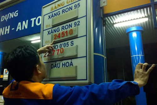 Petrolimex tăng giá bán lẻ xăng RON 92 lên 24.510 đồng