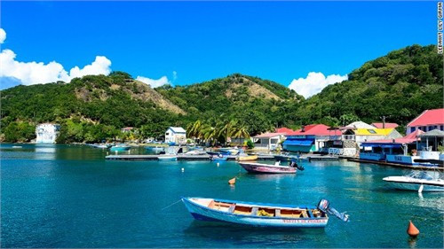 Bao quanh vịnh Anse du Bourg, quần đảo Les saintes là tài sản quý giá nhất của Guadeloupe. Vùng đảo Terre-de-Haut và Terre-de-Bas là sự kết hợp hoàn hảo giữa vùng Caribbean cổ xưa và miền nam nước Pháp.