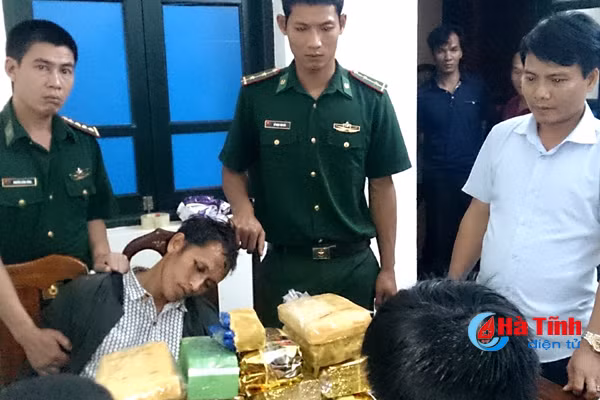 trinh sat ke chuyen pha vu an 20 000 vien ma tuy tong hop