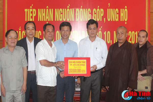 trao 150 trieu ho tro ba con anh huong mua bao o tx ky anh