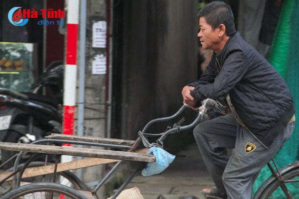 photo nguoi ha tinh trong gio lanh dau mua