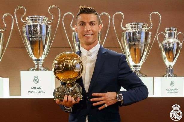 zidane bat ngo tu choi ung ho ronaldo gianh qua bong vang