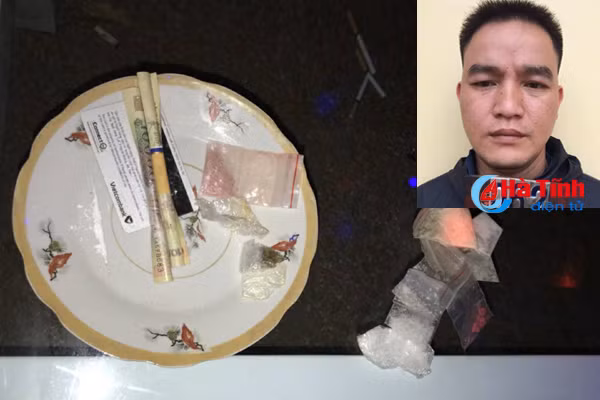 khoi to 1 doi tuong vu phe ke trong quan karaoke