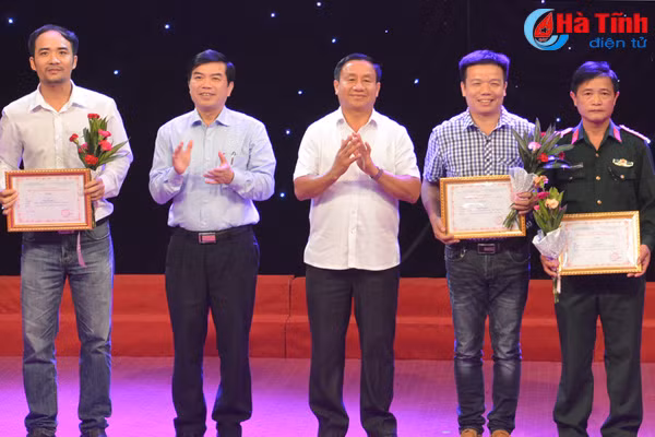 vinh danh 43 tac pham du lien hoan pt th ha tinh lan thu xxi