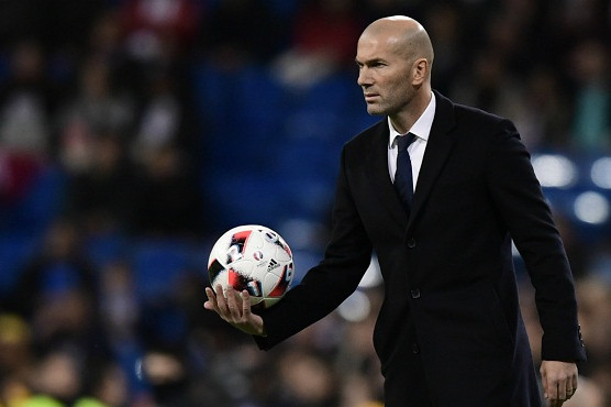 zidane bat ngo tu choi ung ho ronaldo gianh qua bong vang