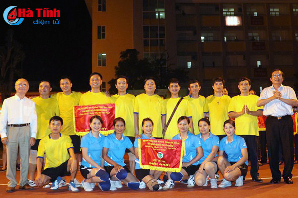 hung khoi giai bong chuyen nam nu bvdk ha tinh