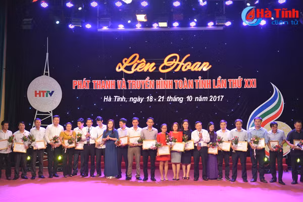 vinh danh 43 tac pham du lien hoan pt th ha tinh lan thu xxi