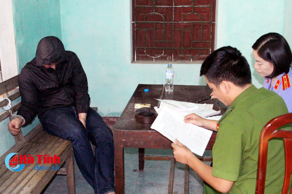 8 doi tuong phe ke va thuoc lac trong quan karaoke