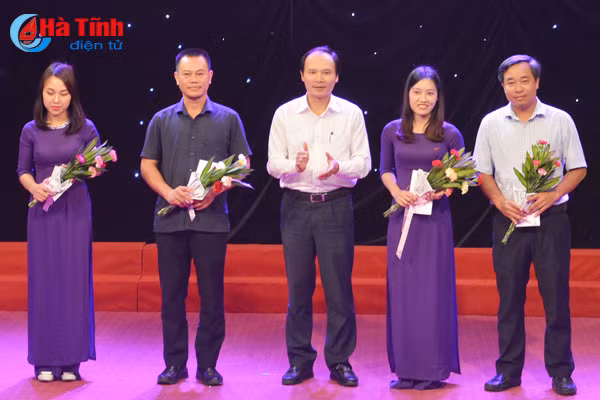 vinh danh 43 tac pham du lien hoan pt th ha tinh lan thu xxi