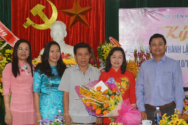 lanh dao tinh chuc mung can bo hoi vien phu nu ha tinh