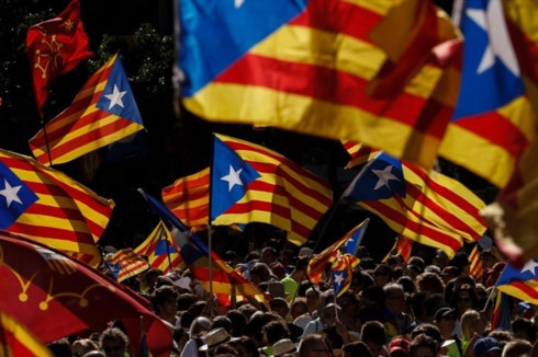 Lãnh đạo vùng Catalonia có 5 ngày để nói rõ tình trạng độc lập. Ảnh: CNN . catalonia phai tra loi toi hau thu co hay khong deu thiet
