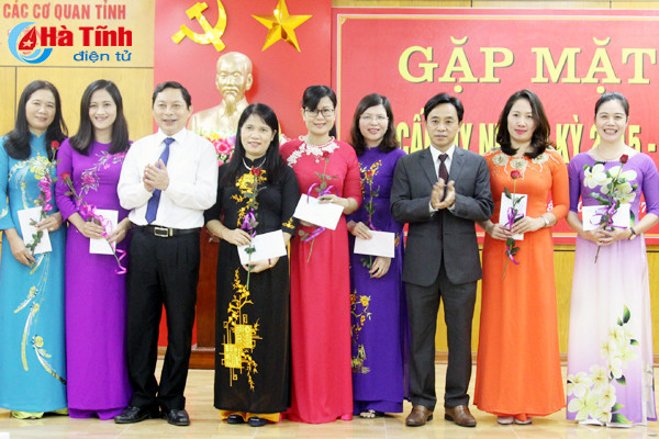 nu cap uy khoi ccq tinh sang tao hoan thanh xuat sac nhiem vu