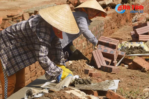 nhung phu nu ha tinh quen ngay 20 10