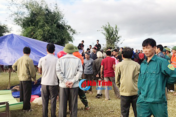 tim thay thi the nguoi dan ong mat tich tren song rao no