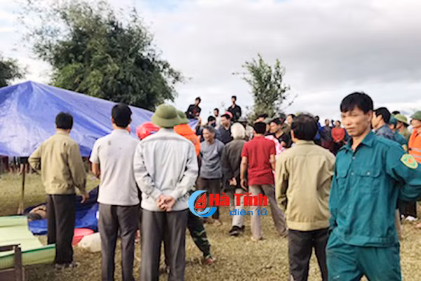 tim thay thi the nguoi dan ong mat tich tren song rao no