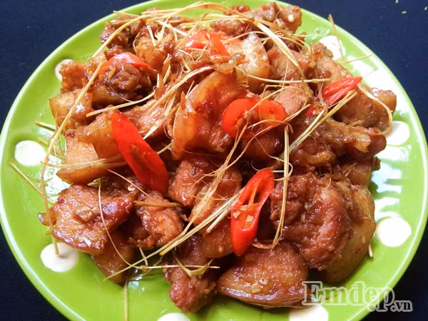 mon thit ba chi rang sa ot cho ngay thu se lanh