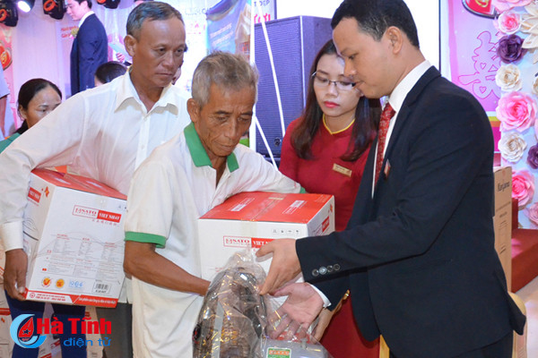 prudential ho tro nguoi dan truong hoc khac phuc hau qua mua bao