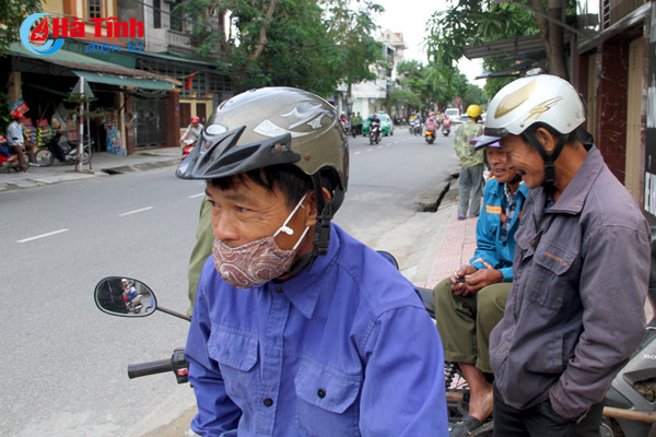 photo nguoi ha tinh trong gio lanh dau mua